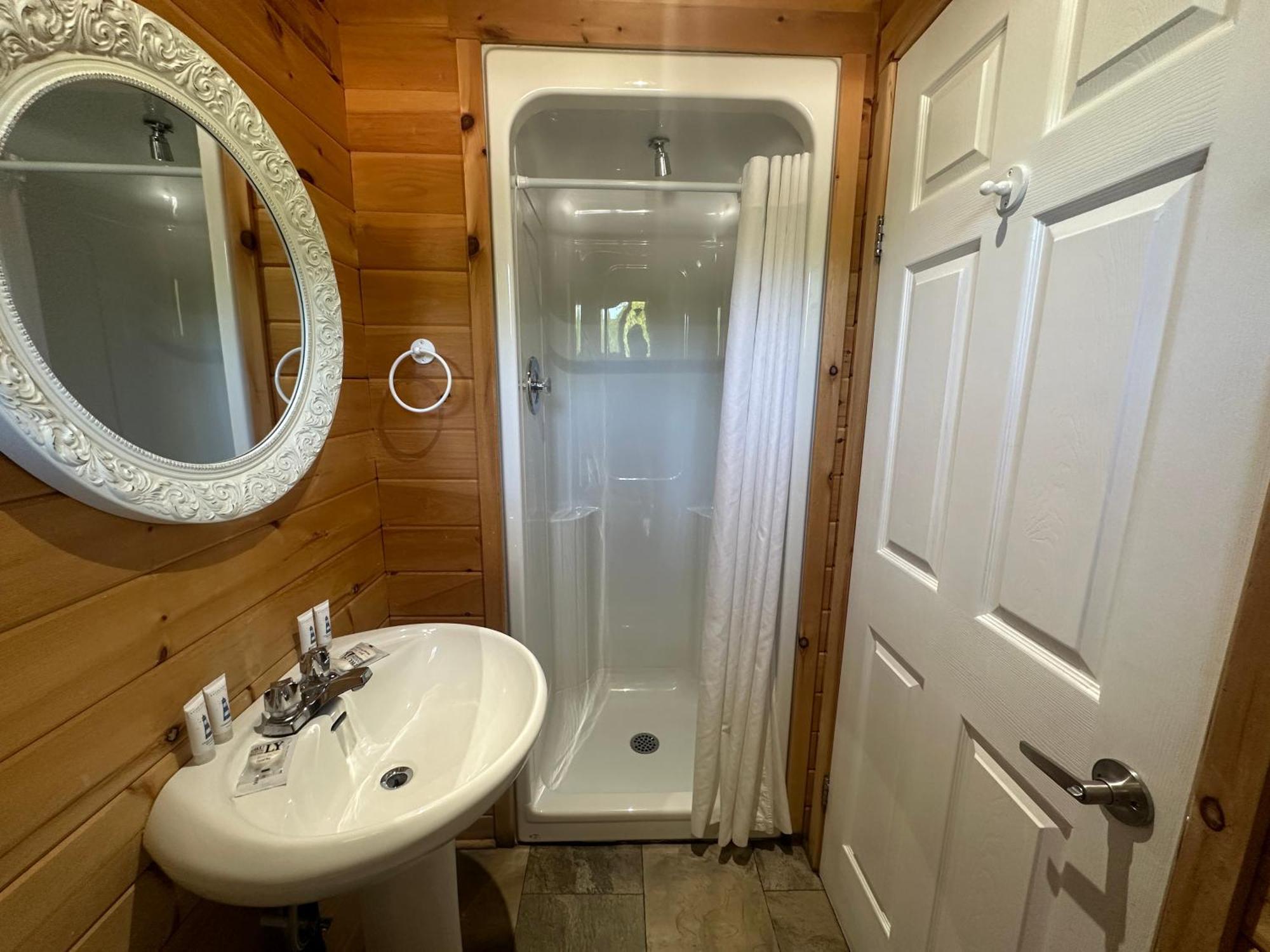 Big Tub Resort & Marina Tobermory Exterior photo